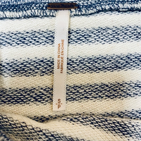Free people cowl neck long sleeve striped top. Size S blue and white stripe CUTE - Picture 2 of 4